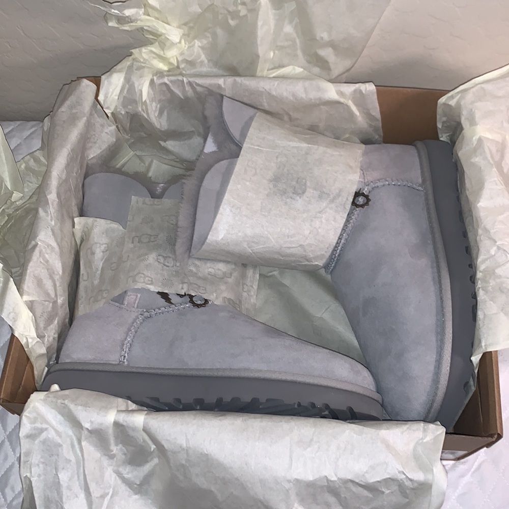 UGG SIZE 6 BRAND NEW IN BOX AZALEA CHARM GORGEOUS BOOTS - Picture 12 of 15